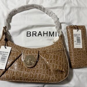 NWT BRAHMIN Kyrie
Timeless Taupe Bayem with matching Ady wallet